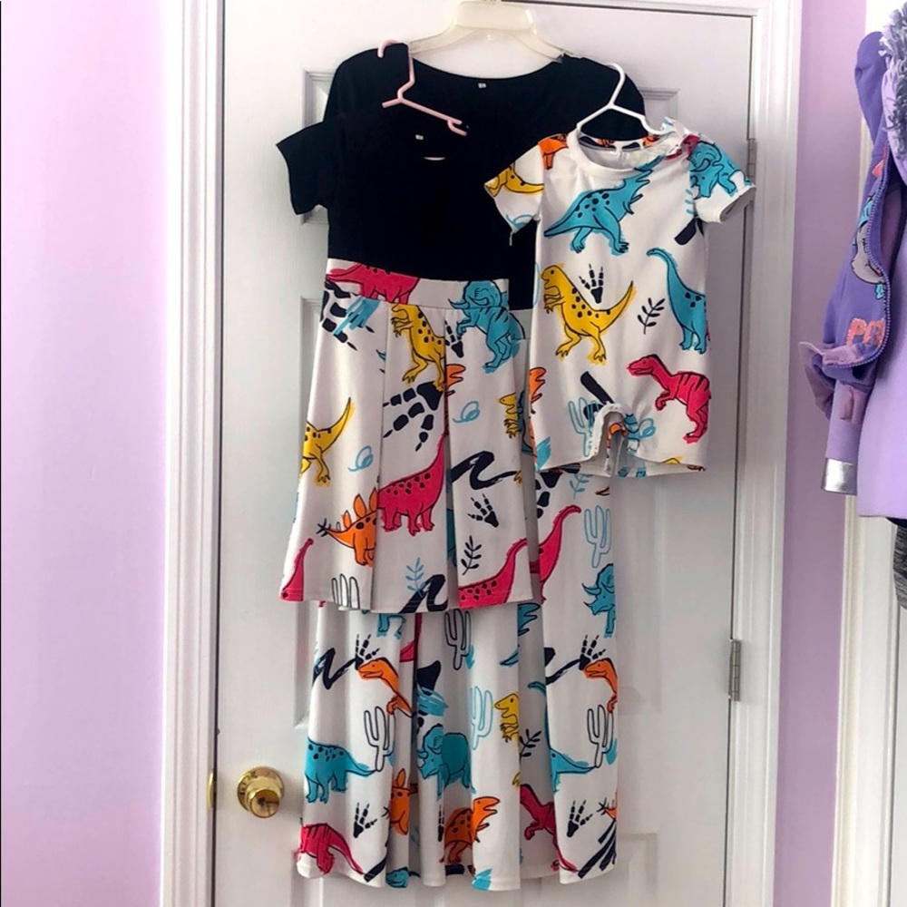 🌟FREE SHIPPING🌟Mom/Me Matching dresses & Onesie